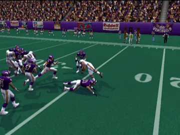 Madden NFL 2004 screen shot game playing